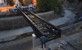 Bostanlı Deresi'ne yaya köprüsü: 10 dakikalık yol 1 dakikaya inecek
