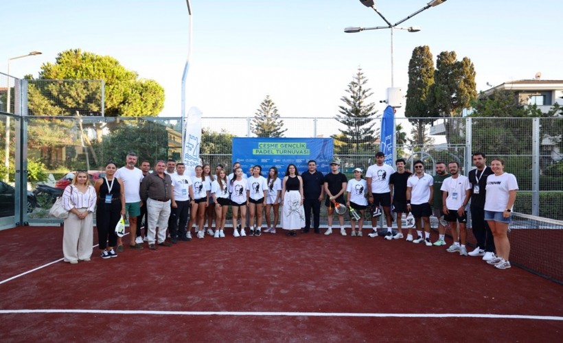 Çeşme’de spora yeni yatırım: 16 Eylül Kurtuluş Parkı’na padel kortu kazandırıldı