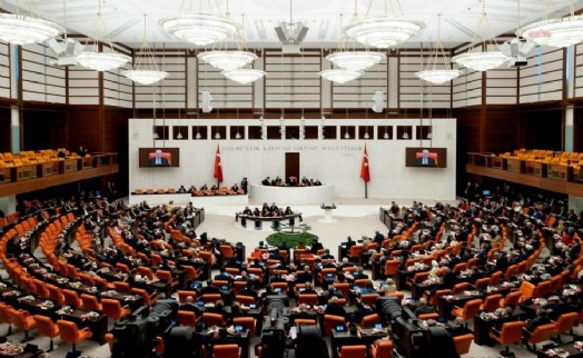 Çocuk Koruma Kanunu Teklifi'nden yaş sınırını 18'den 15'e düşüren madde çıkarıldı