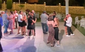 Ayrılık sonrası sözleşmeyi iptal ettiremeyen damat, gelinsiz düğün yaptı!