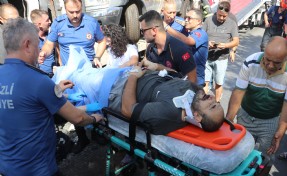 Denizli'de çekici ile kamyonet çarpıştı; 2 yaralı
