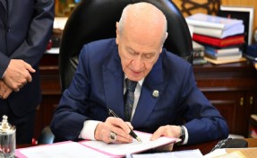 Devlet Bahçeli, 'çerçeve yasa' teklifini imzaladı
