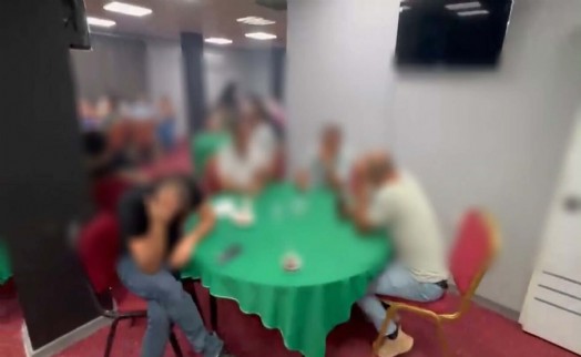 Düğün salonu görünümlü kumarhaneye polis baskını!