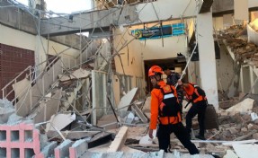 Endonezya’da 7,7 büyüklüğünde deprem
