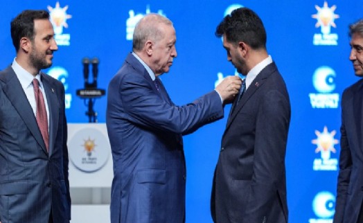 Erdoğan'ın AK Parti rozeti taktığı Tuzla Belediye Başkanı: 'Benim için çok zor bir karar aldım'