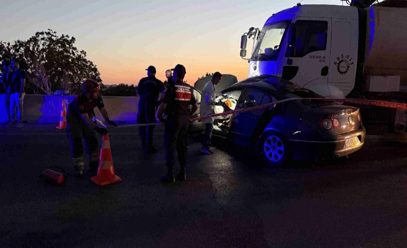 Fransa’dan İzmir'e gelmişlerdi: Feci kazada can verdiler!