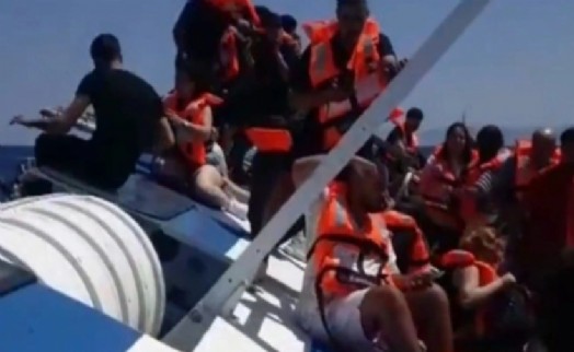 Gemiden kurtulan yolcular dehşet anlarını anlattı: Bir şey olmaz dediler, sonra gemi batmaya başladı