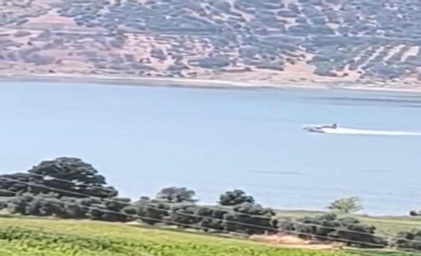 Göletten su alıp kalkamayan yangın söndürme uçağı kamerada!