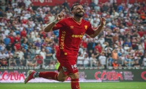 Göz-Göz Galatasaray önünde ilklerin peşinde!