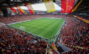 Göztepe ile Trabzonspor, İsmail Köybaşı'nın jübilesi için sahada