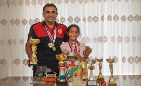 Hayat kurtaran baba, kızını kortlarda şampiyonluğa hazırlıyor