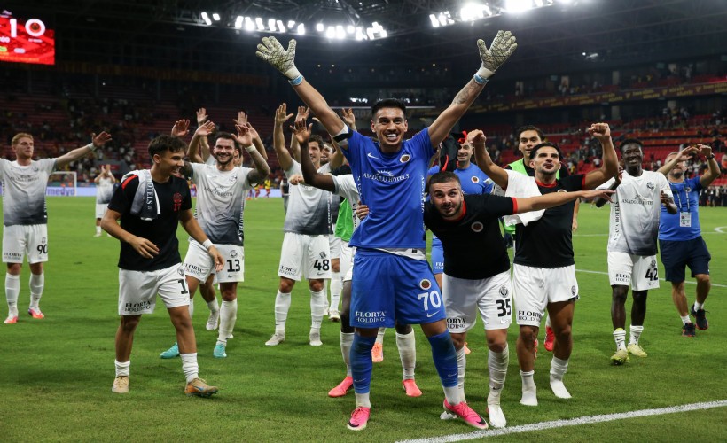 İrfan Can Göztepe taraftarına geceyi zehir etti!