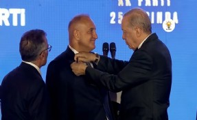 Erdoğan rozetleri taktı: 3 milletvekili ve 7 belediye başkanı AK Parti’ye katıldı