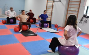 İzmir Şehir Hastanesi'nde gebe egzersiz programı ile doğuma hazırlık