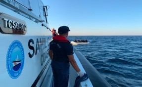İzmir açıklarında 16 düzensiz göçmen kurtarıldı