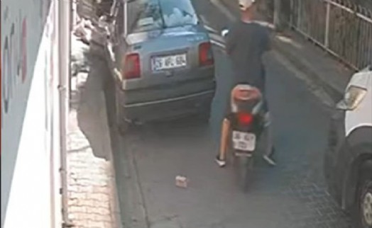 İzmir'de film gibi olay: Otomobile binerken düşürdüğü 100 bin TL'yi alıp kaçtı!