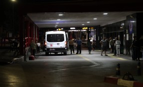 İzmir'de motosiklet bariyerlere çarptı: 1 ölü, 1 ağır yaralı