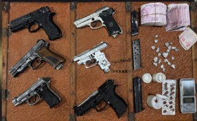 İzmir'de uyuşturucu operasyonunda 2 şüpheli tutuklandı
