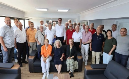 İzmir'de 78 eski ilçe başkanı CHP'den istifa etti