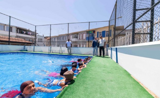 İzmir’de 1600 çocuk ücretsiz yüzme öğrendi