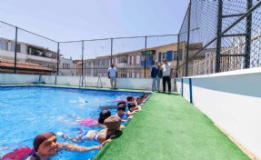İzmir’de 1600 çocuk ücretsiz yüzme öğrendi