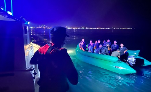 İzmir’de 18 düzensiz göçmen yakalandı