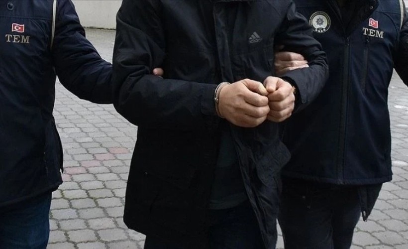 İzmir’de bindiği taksilerde ‘silahlı eylem’ yapacağını söyleyen şüpheli gözaltına alındı