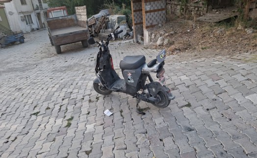 Kamyonete çarpan elektrikli bisikletten düşen çocuk yaralandı