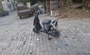 Kamyonete çarpan elektrikli bisikletten düşen çocuk yaralandı