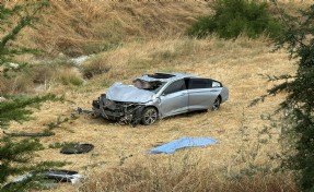 Karşı şeride geçip tarlaya uçan sürücü hayatını kaybetti