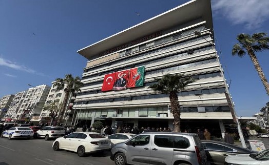 Karşıyaka’da bıçaklı hesaplaşma iddiası: Özel Kalem Müdürü görevden alındı