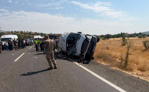 Katliam gibi kaza: 5 kişi öldü, 4’ü ağır 11 kişi yaralandı