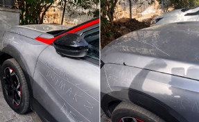 Komşuları arabasını boydan boya çizip bu notu yazdı: 'Gece inleme seslerini duymak zorunda değiliz'