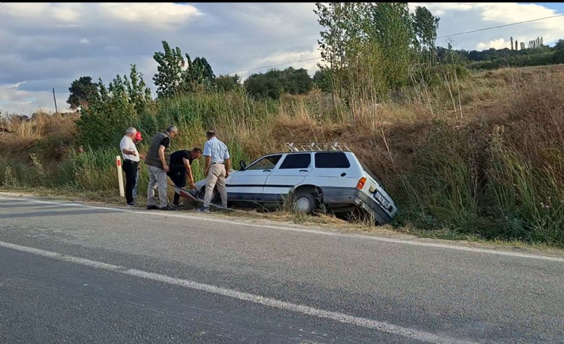 Kütahya’da otomobil şarampole savruldu; 4 yaralı