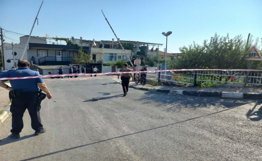Manisa'da sokakta infaz! Motosikletli saldırgan, baba-oğlu öldürdü