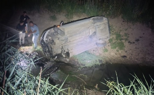 Manisa’da uyuşturucu şüphelileri polisten kaçarken kaza yaptı: 3 yaralı