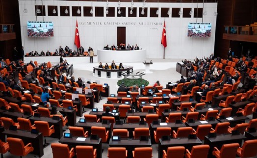 Meclis'te istifa depremi: Yeni Yol grubu düşecek mi?