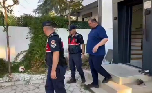 Menderes Belediyesi’ne operasyon: Başkan Çiçek gözaltına alındı!