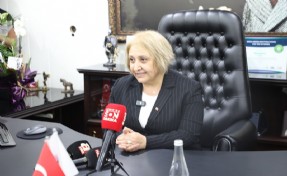 Menderes'te Başkan Vekili Asuman Şen makam koltuğuna oturdu