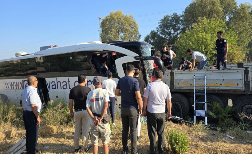 Muğla'da yolcu otobüsü TIR’a çarptı: 2 ölü, 17 yaralı