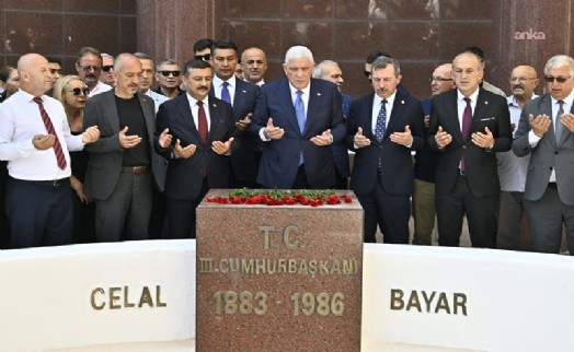 Müsavat Dervişoğlu, Celal Bayar’ın anıt mezarını ziyaret etti