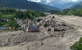 Nepal'de sel felaketi: Onlarca ölü ve yüzlerce turist kayıp!