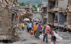 Nepal'deki büyük selde can kaybı 750'ye yükseldi! 3 bin kişi kayıp....