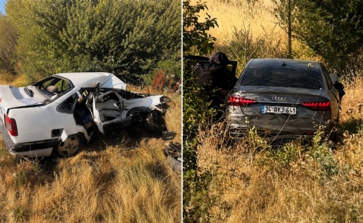 Otomobiller çarpıştı: 1 ölü, 3 yaralı