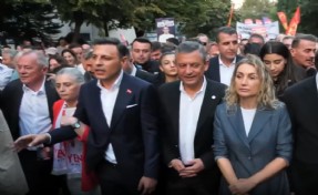 Özgür Özel, tutuklu belediye başkanları için düzenlenen yürüyüşe katıldı