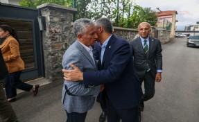 Özgür Özel’den önceki dönem CHP Milletvekili Arık’a taziye ziyareti