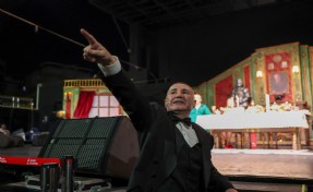 Şafak Sezer'in 'Karanlıkta Kumpas'ı Aliağa'da perde açtı