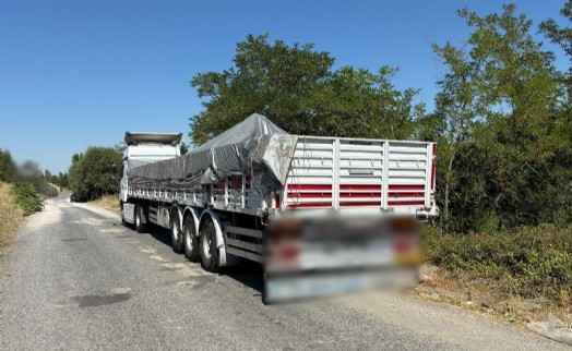 TIR'ın dorsesinden 14 kaçak göçmen çıktı