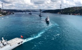 Türk Donanması'ndan İstanbul Boğazı'nda dünyaya gövde gösterisi