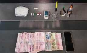 Uygulama yapan ekipler otomobilde uyuşturucu ele geçirdi